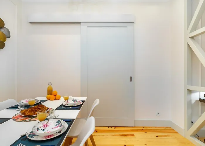 Whome Luxury Stay In Prime Location W/ Ac, Lift & Private Patio