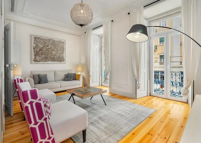 Whome Luxury Stay In Prime Location W/ Ac, Lift & Private Patio